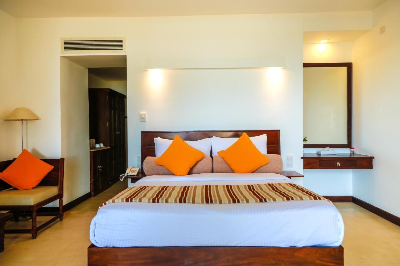 Grand Beach Wadduwa Exterior foto