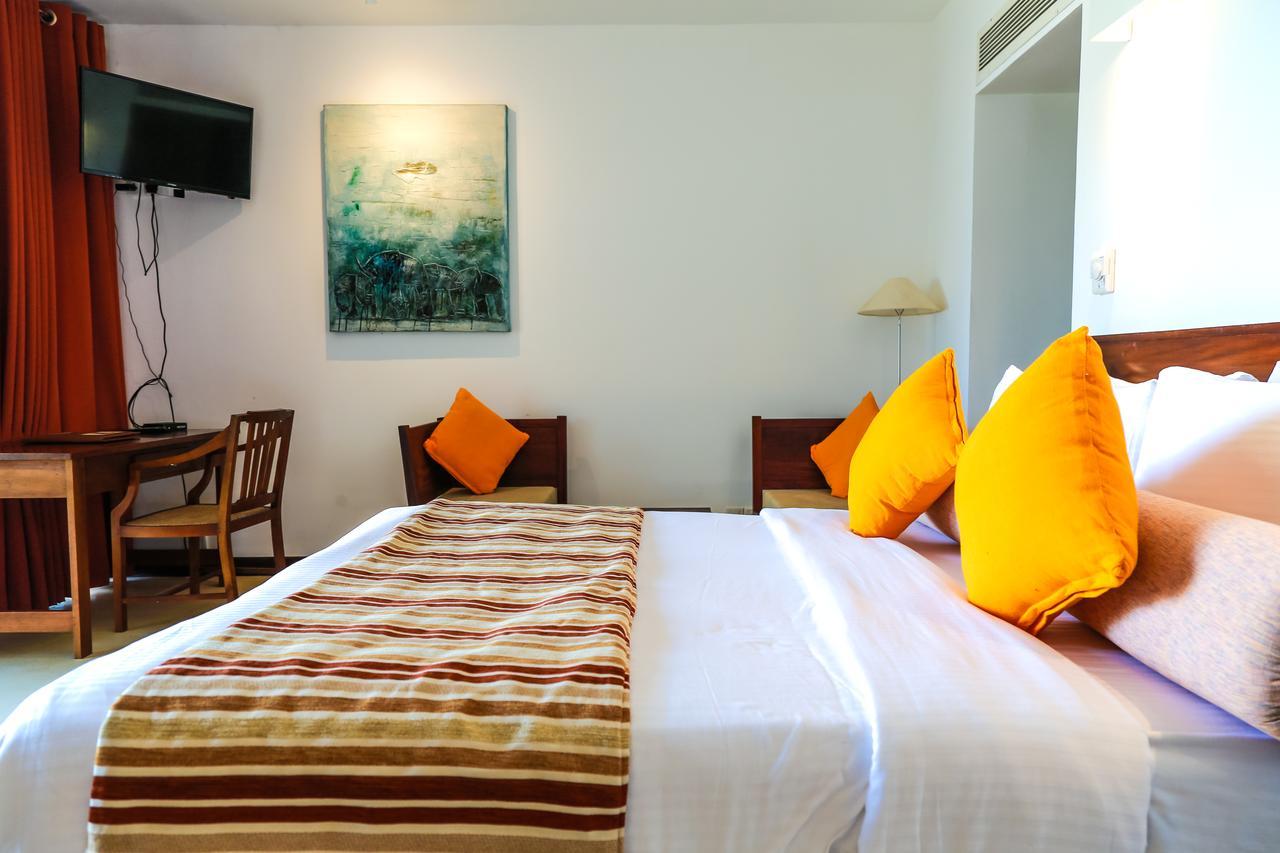 Grand Beach Wadduwa Exterior foto