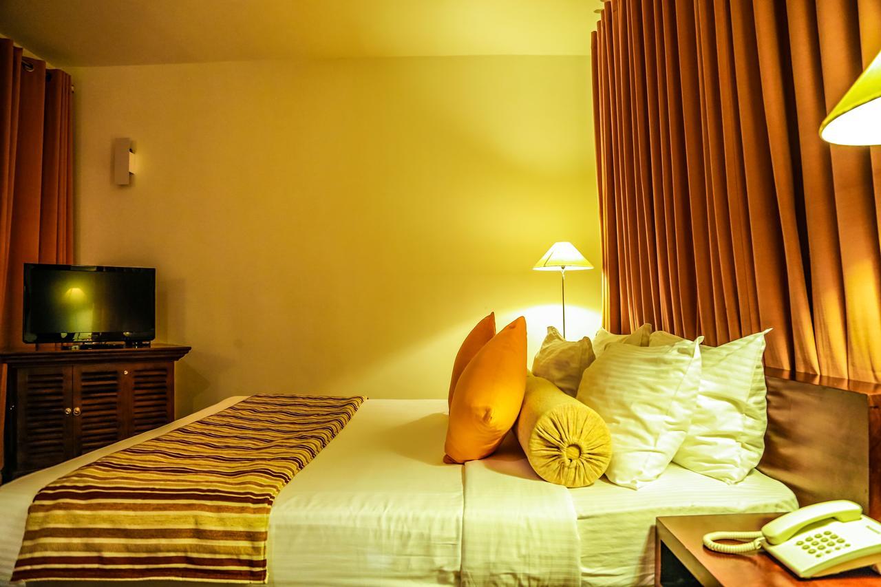 Grand Beach Wadduwa Exterior foto