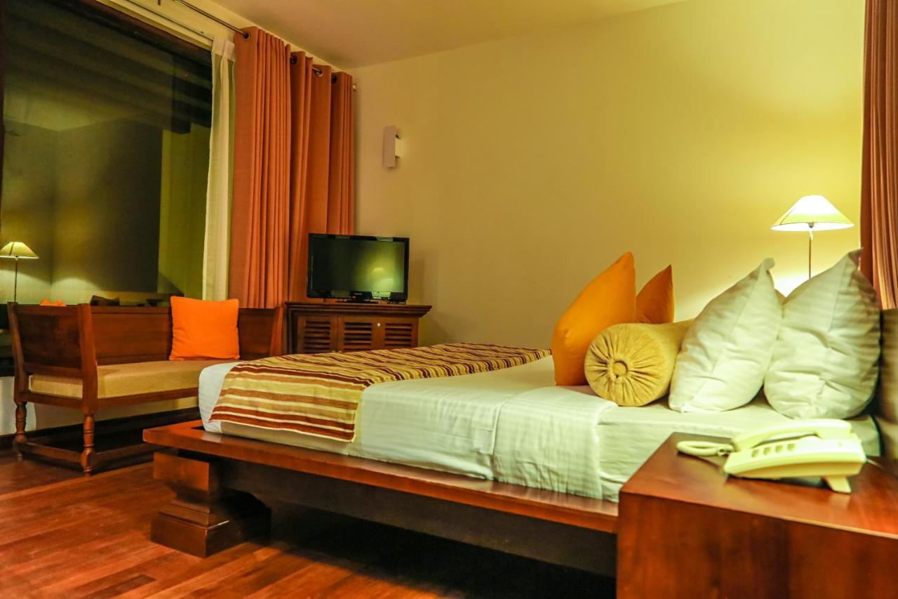 Grand Beach Wadduwa Exterior foto