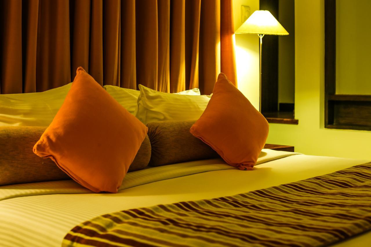 Grand Beach Wadduwa Exterior foto